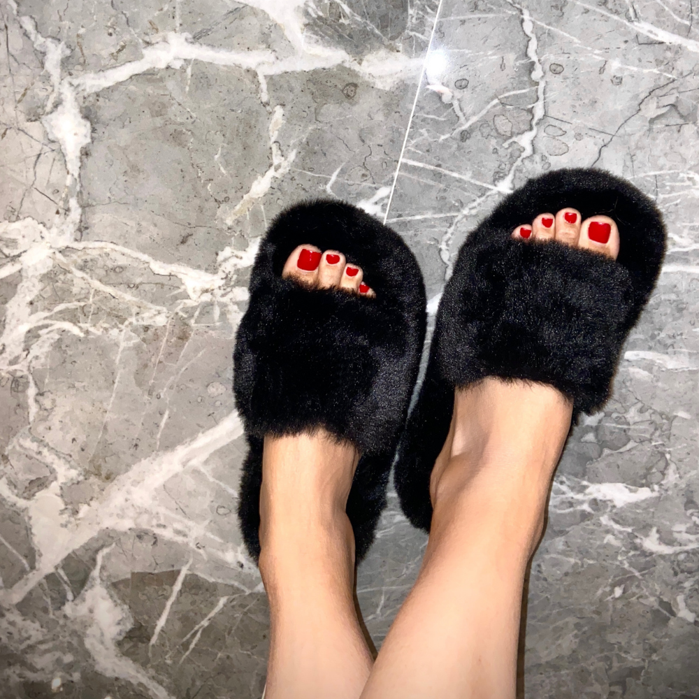 Faux fur 2025 slides black